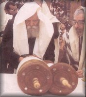 rAbbi reading Torah